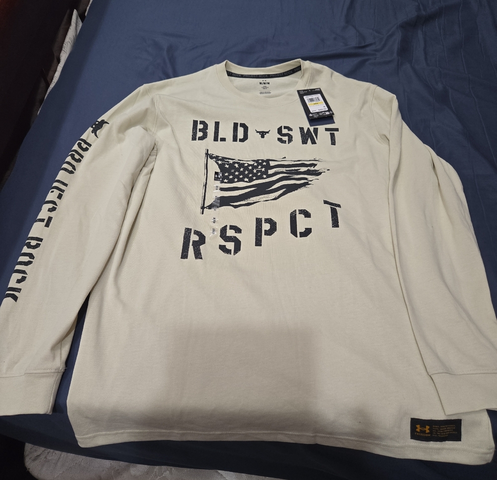 Under Armour Project Rock Men's Long Sleeve Graphic Tee - Cream & Black